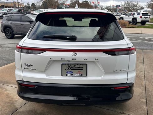 New 2026 Toyota Crown Signia image 4