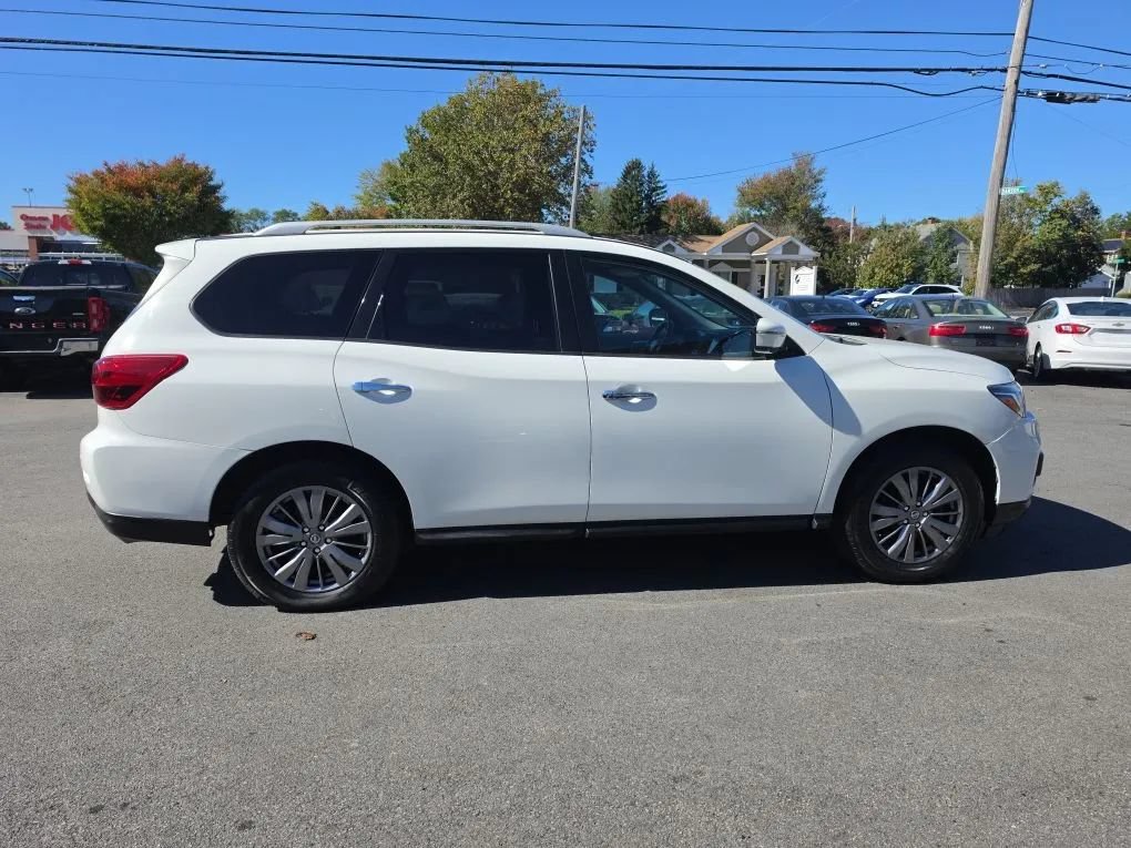 Used 2017 Nissan Pathfinder SV AWD/4WD image 8