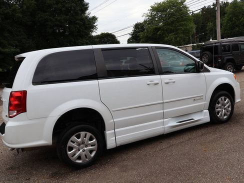 Used 2017 Dodge Grand Caravan SE w/ Power Window Group FWD image 14