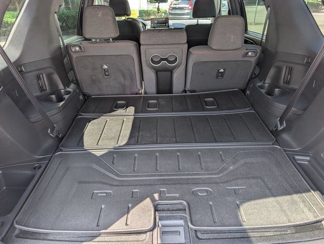 Used 2025 Honda Pilot Sport image 14
