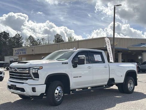 Used 2024 Chevrolet Silverado 3500 LTZ w/ LTZ Convenience Package AWD/4WD image 17