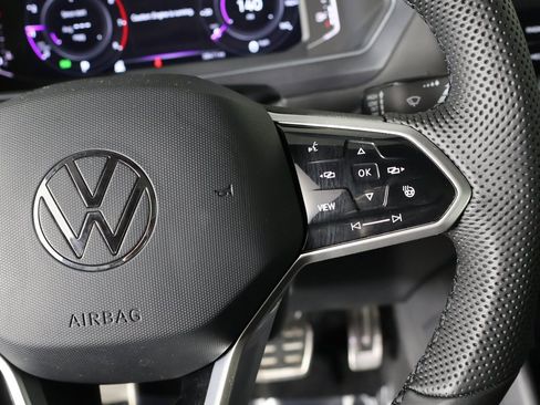 Used 2022 Volkswagen Tiguan SEL R-Line image 42