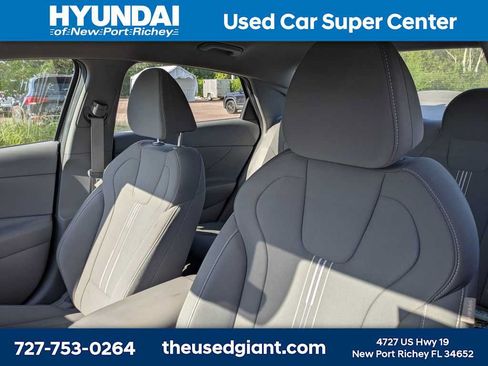 Certified 2023 Hyundai Elantra SEL FWD image 3