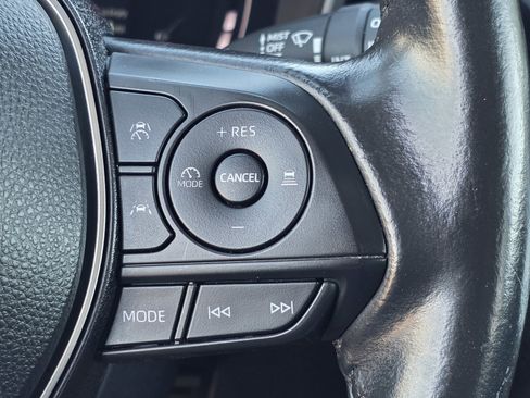 Used 2023 Toyota Corolla Cross XLE image 29