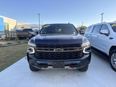 Used 2022 Chevrolet Tahoe Z71 w/ Luxury Package AWD/4WD image 2