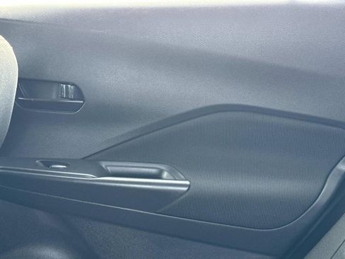 Certified 2025 Nissan Kicks Play S image 15