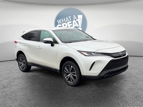 Used 2023 Toyota Venza LE image 1