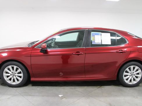 Used 2018 Toyota Camry LE FWD image 6