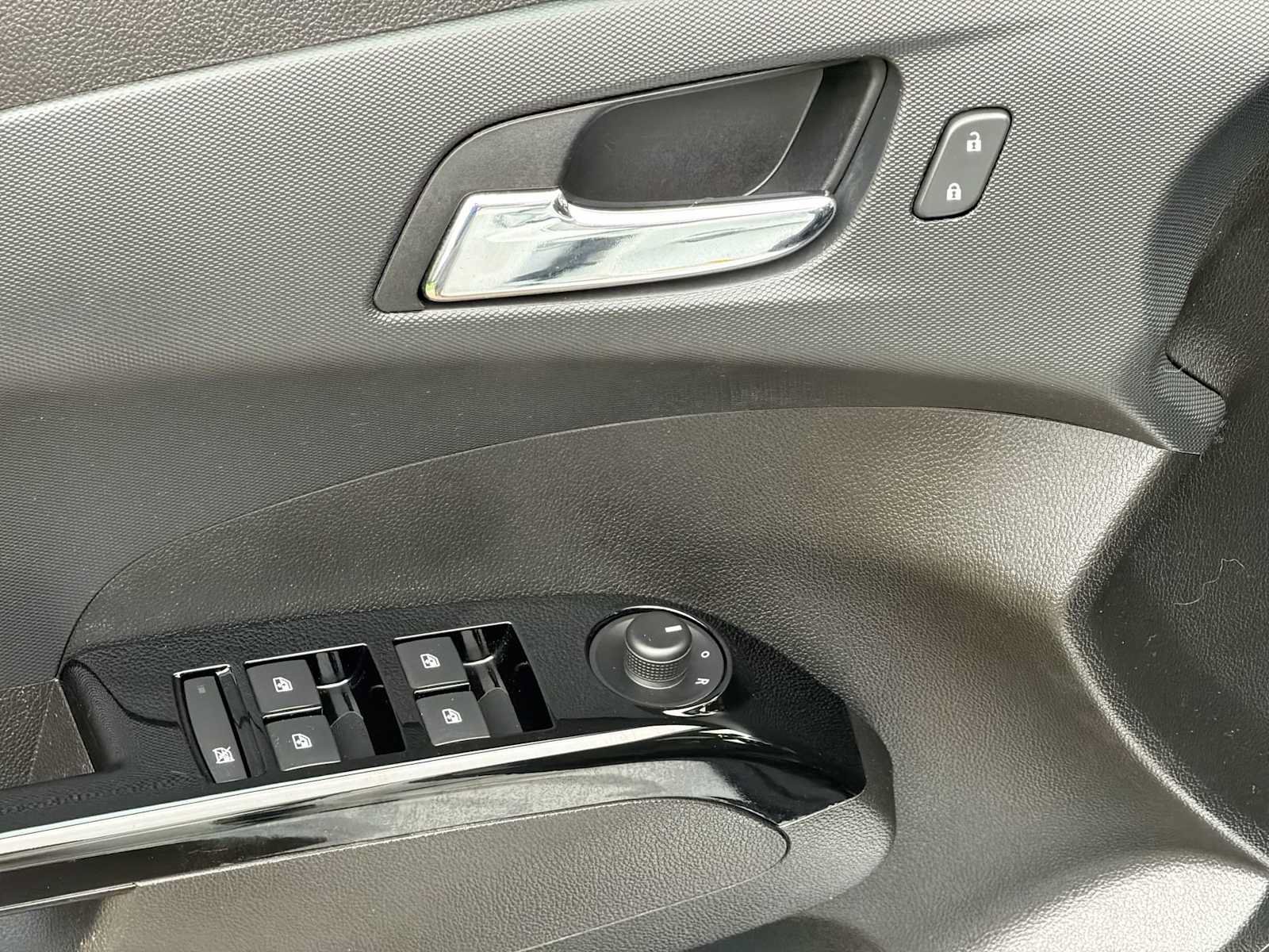 Used 2017 Chevrolet Sonic Premier w/ Driver Confidence Package FWD image 14