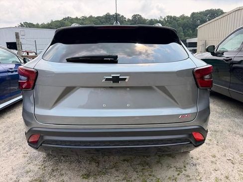 Used 2025 Chevrolet Trax RS w/ Sunroof Package FWD image 17