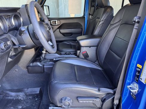 Used 2023 Jeep Gladiator Sport image 8