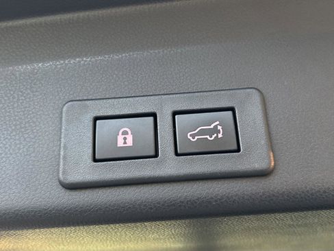 Used 2022 Subaru Ascent Limited w/ Technology Package image 7