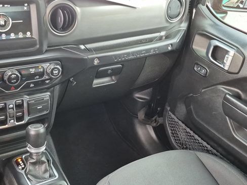 Used 2023 Jeep Wrangler Unlimited AWD/4WD image 32