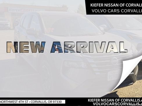 Used 2025 Nissan Rogue SV FWD image 1