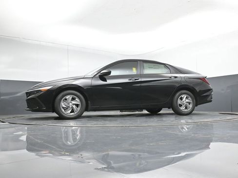 New 2026 Hyundai Elantra SE FWD image 10