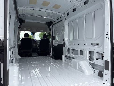 Used 2023 Ford E-Transit Medium Roof RWD image 36