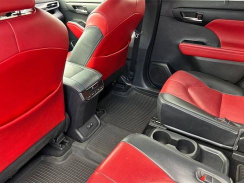 Used 2021 Toyota Highlander XSE image 12