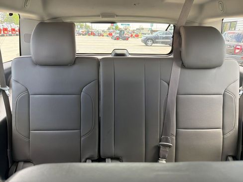 Used 2015 Chevrolet Suburban LT w/ Luxury Package AWD/4WD image 10