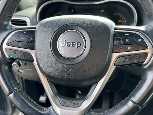 Used 2021 Jeep Grand Cherokee Laredo X image 12