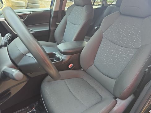 Used 2025 Toyota RAV4 XLE w/ Convenience Package FWD image 15