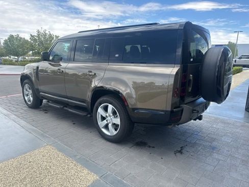 Used 2024 Land Rover Defender 130 X-Dynamic SE AWD/4WD image 7