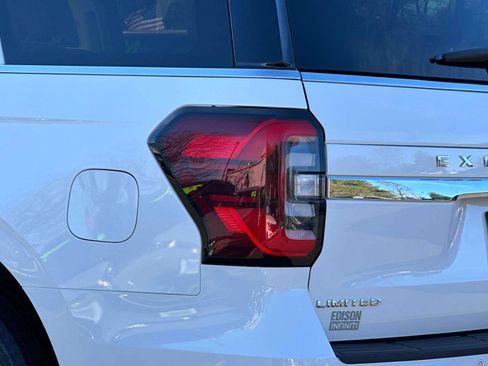 Used 2024 Ford Expedition Limited image 8