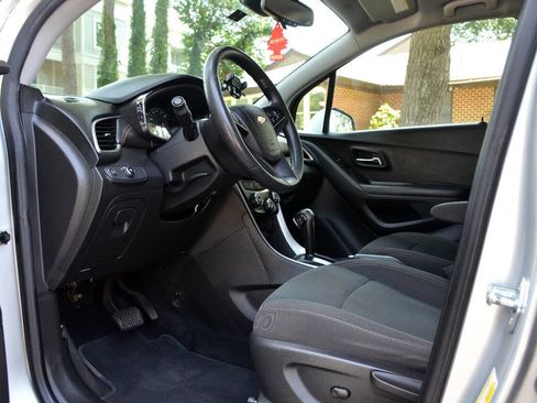 Used 2021 Chevrolet Trax LS w/ Tint and Cruise Package image 8