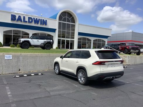 Used 2024 Toyota Grand Highlander Platinum image 5