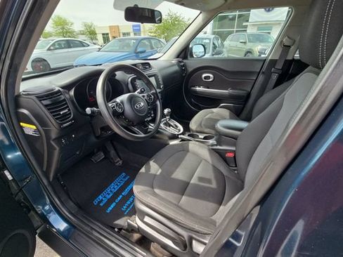 Used 2018 Kia Soul + FWD image 10