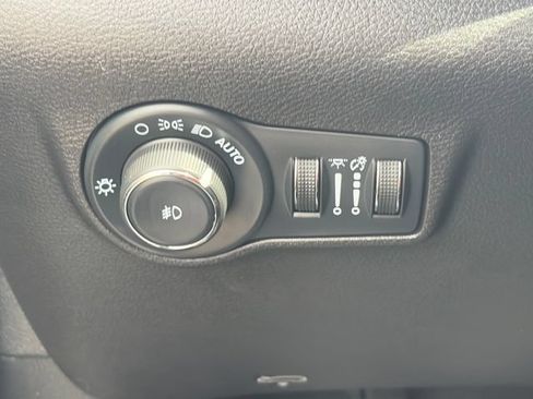 Used 2024 Jeep Compass Latitude AWD/4WD image 53