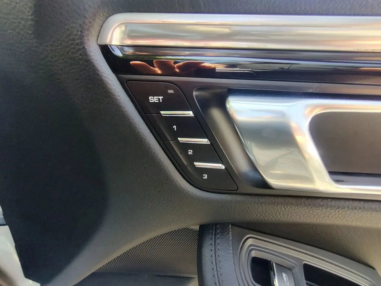Used 2019 Porsche Macan AWD/4WD image 39