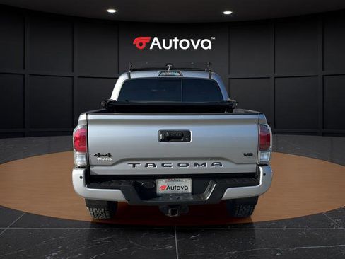 Used 2020 Toyota Tacoma TRD Off-Road w/ Technology Package image 4