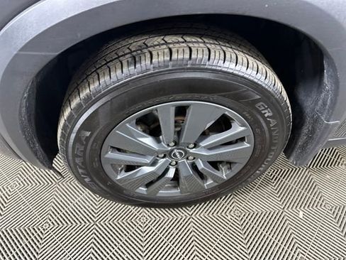 Used 2024 Nissan Pathfinder SV image 10