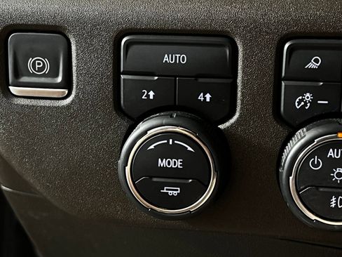 Used 2023 Chevrolet Silverado 1500 LTZ AWD/4WD image 26