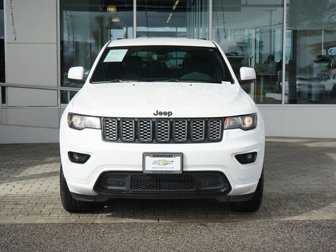 Used 2022 Jeep Grand Cherokee Laredo X image 3