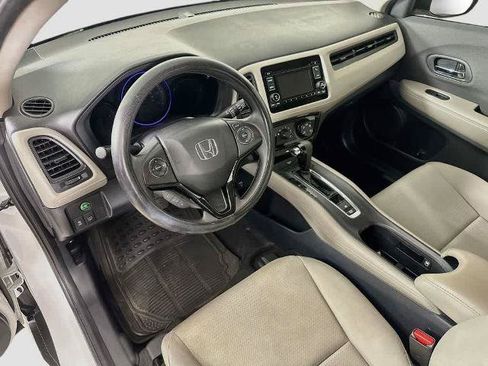 Used 2022 Honda HR-V LX image 2