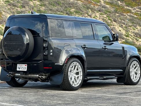 Used 2025 Land Rover Defender 110 V8 image 2