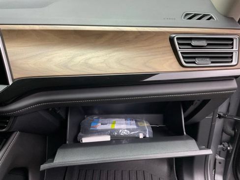Used 2025 Volkswagen Atlas SE FWD image 27