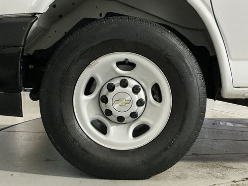 Used 2022 Chevrolet Express 2500 w/ Driver Convenience Package RWD image 13