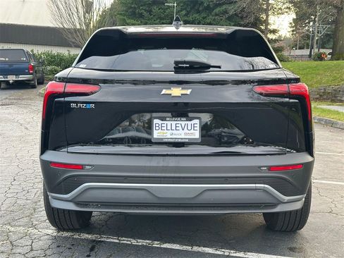 New 2025 Chevrolet Blazer EV LT image 4