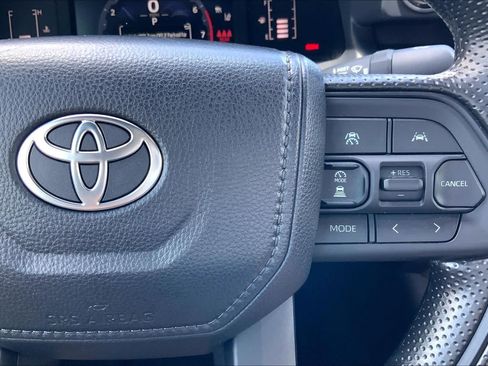 Used 2025 Toyota Tacoma SR AWD/4WD image 25