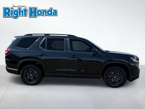 Certified 2025 Honda Pilot TrailSport image 10