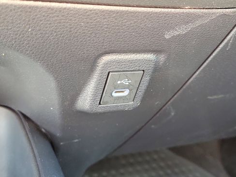 Used 2025 Toyota Corolla LE image 31