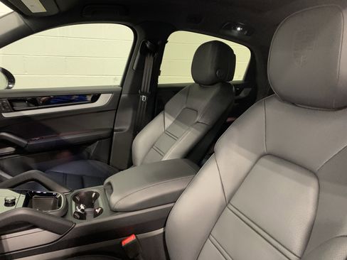 New 2026 Porsche Cayenne Coupe image 5