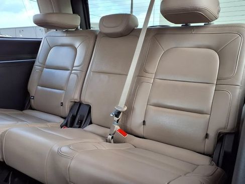 Used 2023 Lincoln Navigator Reserve RWD image 6