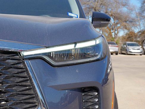 Used 2023 INFINITI QX60 Sensory w/ Vision Package image 3