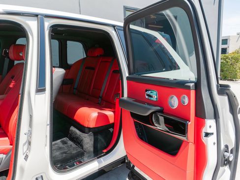 Used 2026 Rolls-Royce Cullinan AWD/4WD image 66