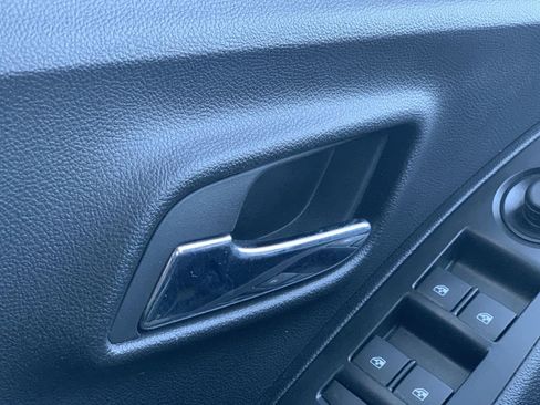 Certified 2022 Chevrolet Trax LT w/ LT Convenience Package image 16