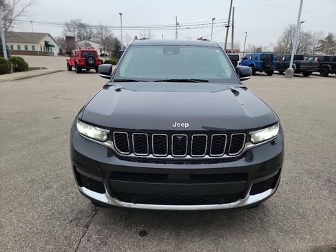 Used 2023 Jeep Grand Cherokee L Limited w/ Luxury Tech Group II image 3