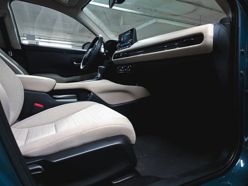 Certified 2024 Honda HR-V LX image 33